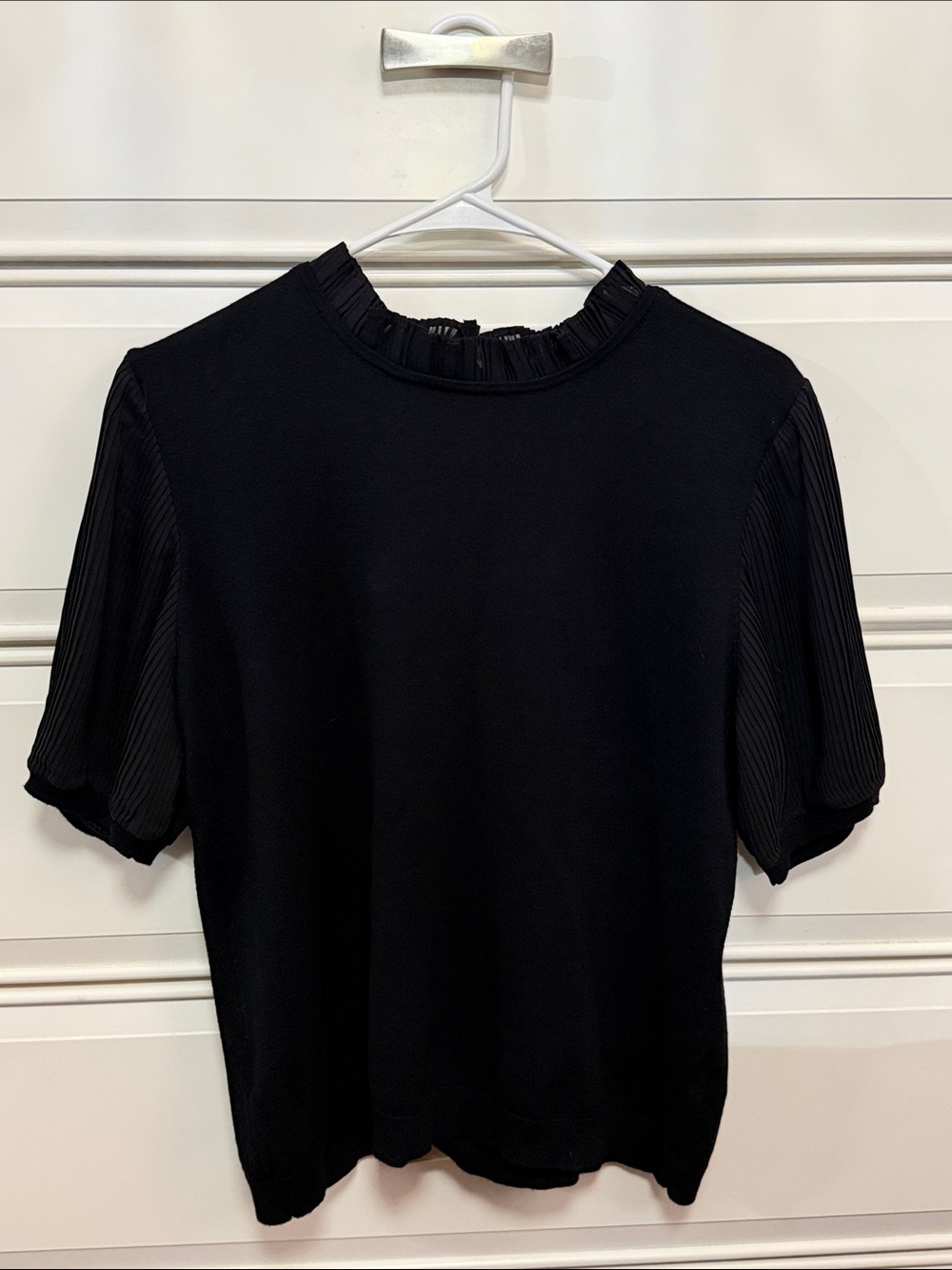 Adrianna Papell Black Short-Sleeve Pleated Sleeve Knit Top